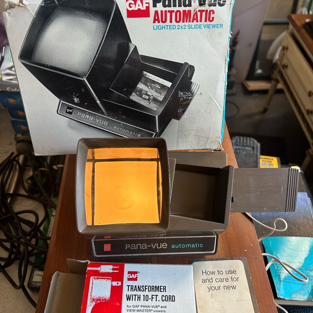 GAF Pana-Vue Automatic Slide Viewer